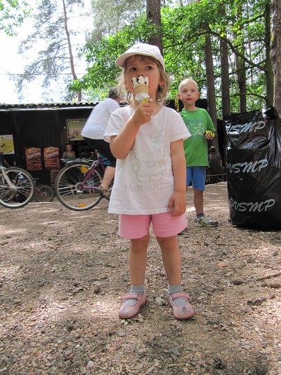 Skoro za tou zmrzlinou nejsem vidět... 