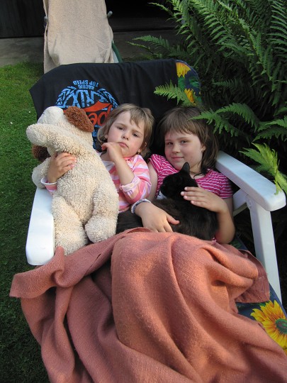 S námi spinkají pejsek a kočička 