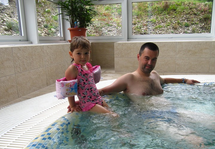 V bazénu v Konstaninových Lázních 