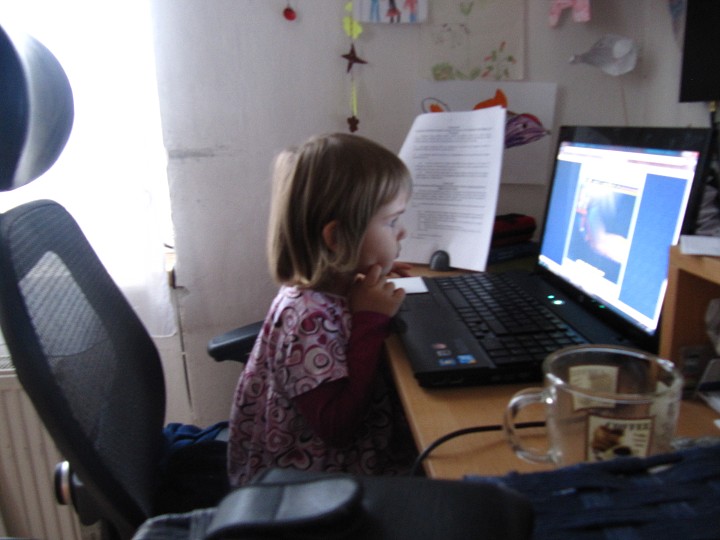 Co to ta maminka dělá...? 