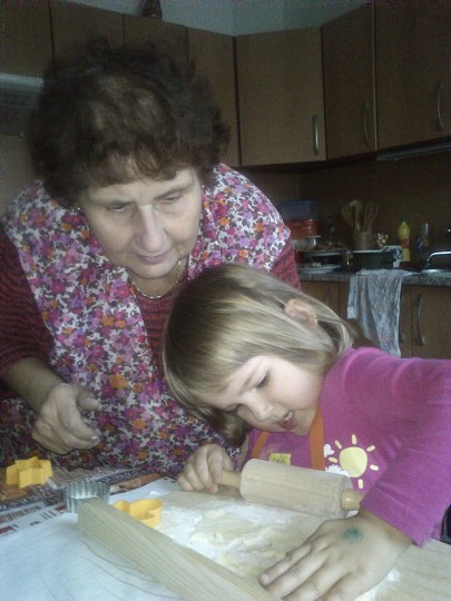 Dělám s babičkou perníčky 