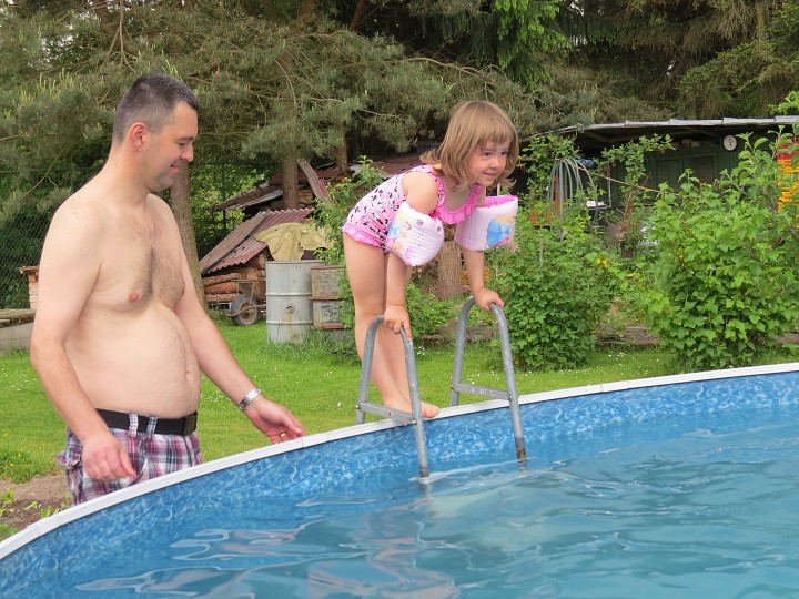 Po nohou nebo po hlavě? 