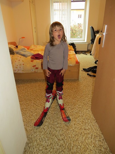 Zkouška lyží u strejdy Housenky 