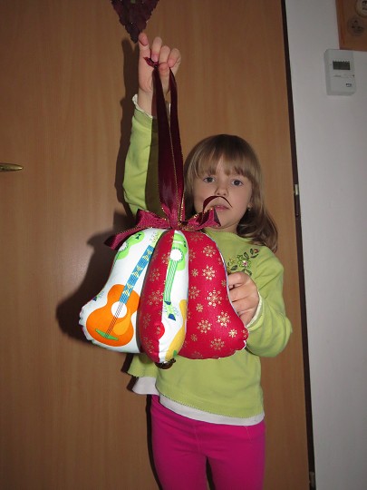 Kytarový maxizvonek pro strejdu Jirku 